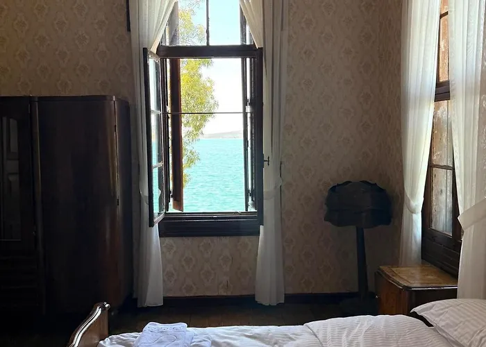 Private 2br In Historic Seafront Mansion W Balcony & Cunda View * Ayvalı