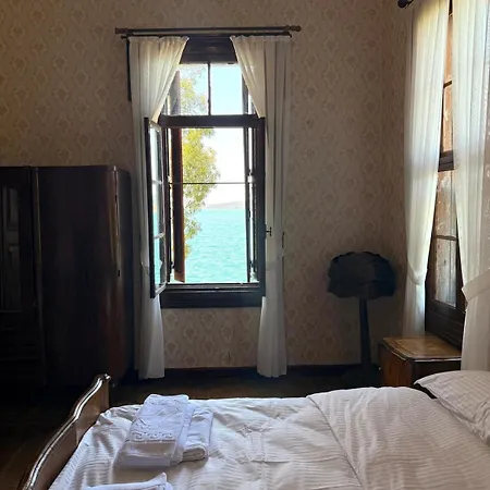 Private 2br In Historic Seafront Mansion W Balcony & Cunda View * Ayvalik