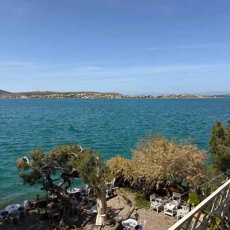 Akkoc Yalisi Ayvalı