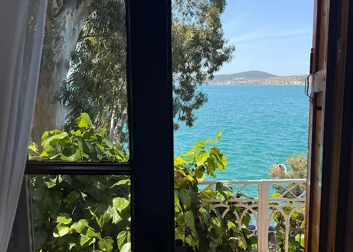 Private 2br In Historic Seafront Mansion W Balcony & Cunda View